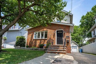 85 Barrows Ave, Unit Private in Rutherford, NJ - Building Photo