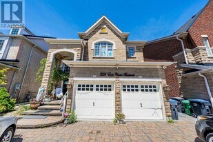 3221 Erin Centre Blvd in Mississauga, ON - Building Photo