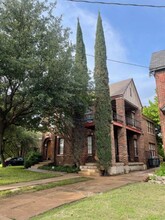 1818 Summit Ave in Dallas, TX - Building Photo - Building Photo