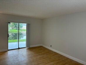 9955 Westview Dr in Coral Springs, FL - Building Photo - Building Photo