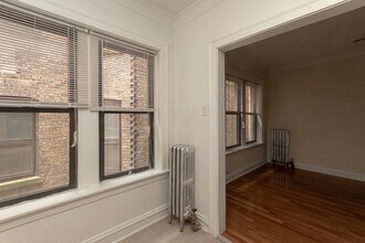 4640 N Paulina St, Unit E04P in Chicago, IL - Building Photo - Building Photo