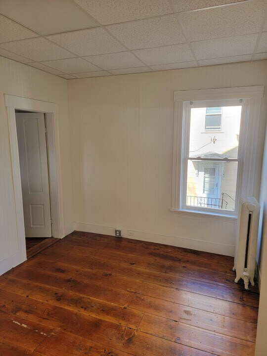 75 Gage St, Unit 75 Gage St apt1 in Worcester, MA - Building Photo