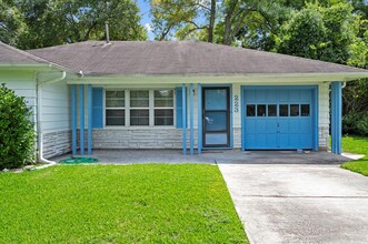 223 Wildwood St in Baytown, TX - Building Photo - Building Photo