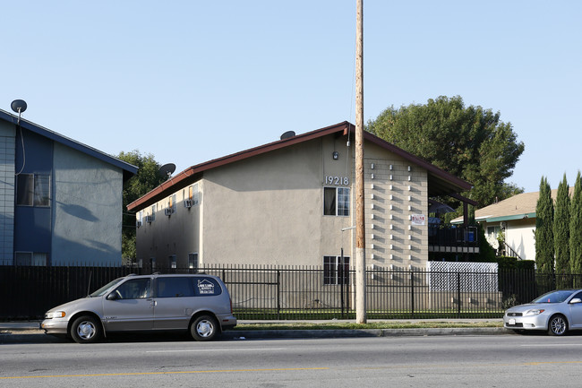 19218 Parthenia St in Northridge, CA - Foto de edificio - Building Photo