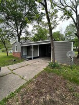 106 Circle Dr in Bogata, TX - Building Photo