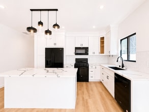 818 N Genesee Ave in Los Angeles, CA - Building Photo - Building Photo