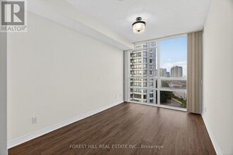 100 Promenade Cir in Vaughan, ON - Building Photo - Building Photo