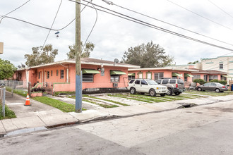 Vista Alegre Apartments I in Miami, FL - Building Photo - Building Photo