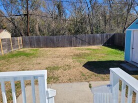 403 S Blackwell St in La Porte, TX - Building Photo