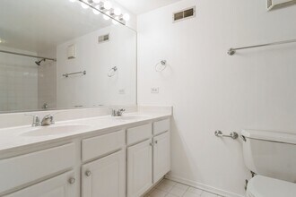 625 W Jackson Blvd, Unit 306 in Chicago, IL - Foto de edificio - Building Photo