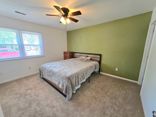 17 Philmont Dr in Hampton, VA - Building Photo - Building Photo