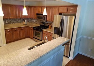 24 Marina Dr in Bayonne, NJ - Building Photo - Building Photo