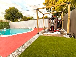 961 NW 200th St in Miami Gardens, FL - Building Photo - Building Photo