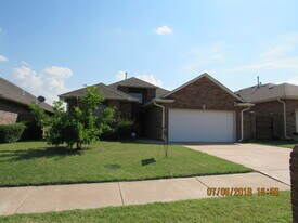 6904 NW Maple Dr in Lawton, OK - Building Photo