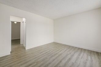 MC Eleanor, LLC in Los Angeles, CA - Building Photo - Interior Photo