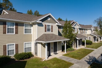 Bradley Pointe in Savannah, GA - Building Photo - Building Photo