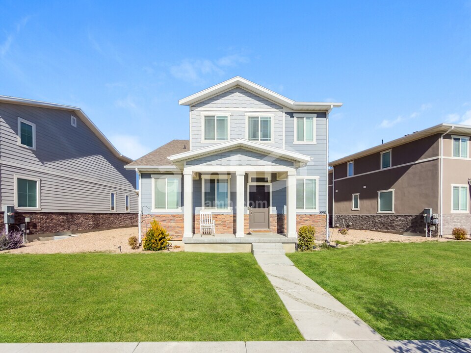 5998 Verdigris Dr in West Jordan, UT - Foto de edificio