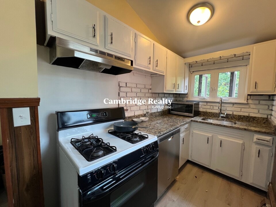 22 Grand View Ave, Unit 2T in Somerville, MA - Foto de edificio