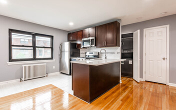 Skyline Apartments in Hasbrouck Heights, NJ - Building Photo - Interior Photo