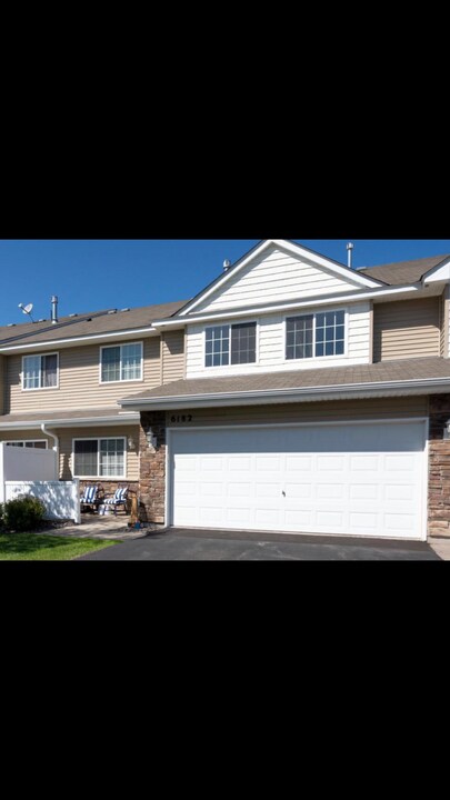 6182 Marlowe Ave NE in Otsego, MN - Foto de edificio