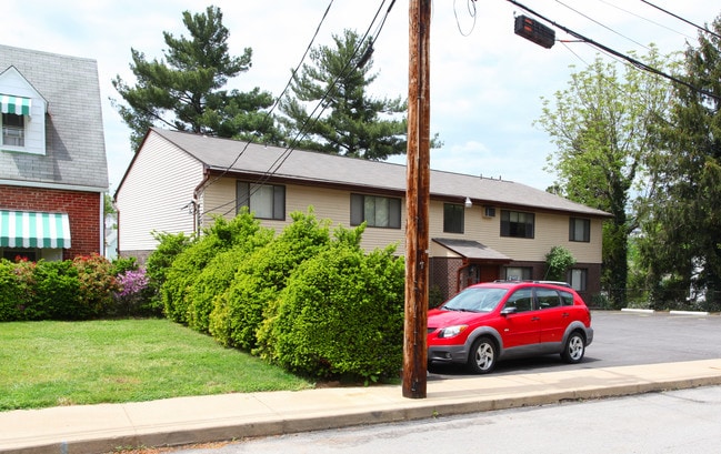 Carnegie Apartments in Carnegie, PA - Foto de edificio - Building Photo