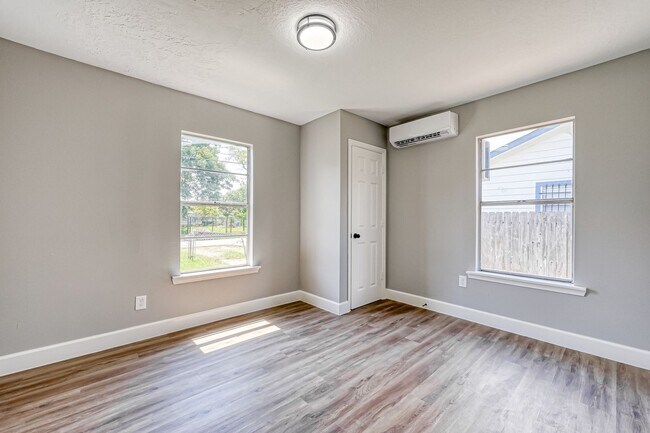 6715 Victoria St in Houston, TX - Foto de edificio - Building Photo