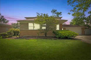 16030 University Ave in South Holland, IL - Building Photo