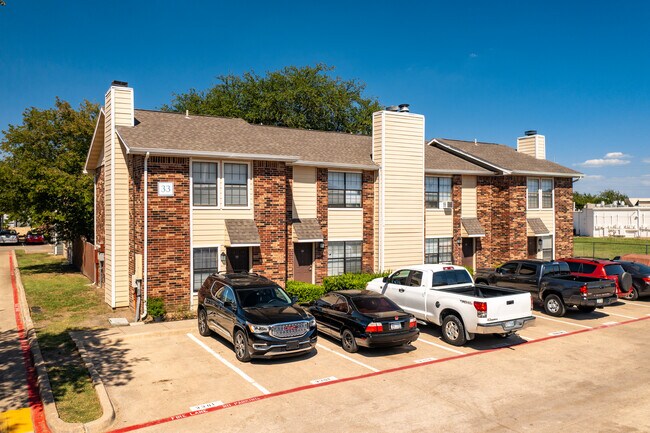Windsor Place Townhomes in Plano, TX - Foto de edificio - Building Photo