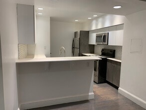 131 Saint Botolph St, Unit 9 in Boston, MA - Building Photo - Building Photo