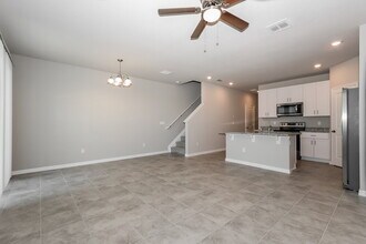 4030 Hot Springs Ave in Palm Springs, FL - Foto de edificio - Building Photo