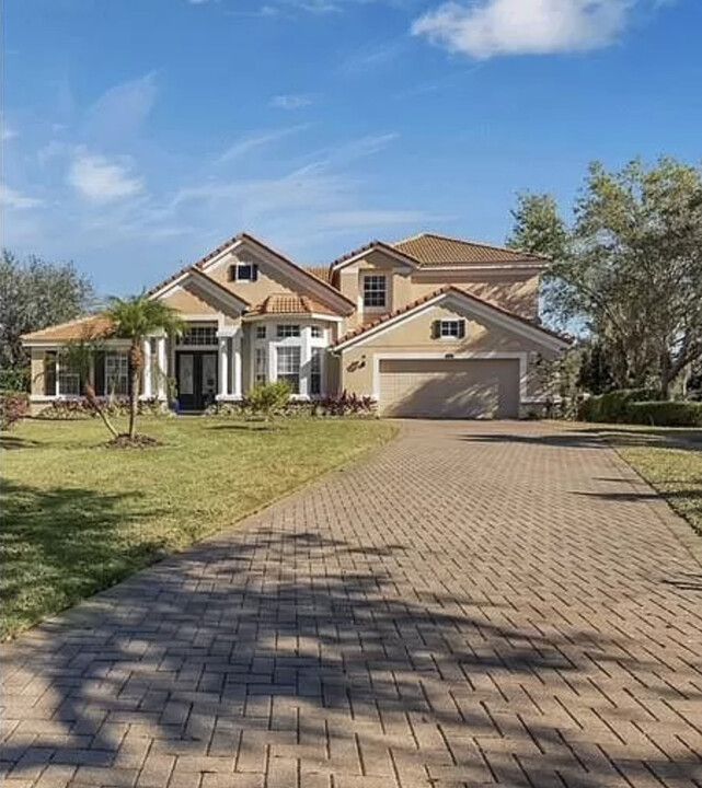 10049 Black Walnut Ct in Orlando, FL - Foto de edificio
