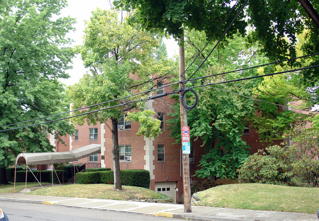 College Gardens in Pittsburgh, PA - Building Photo - Building Photo