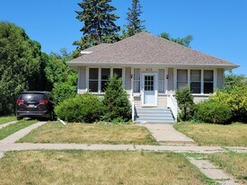 613 7th Ave in Brookings, SD - Building Photo