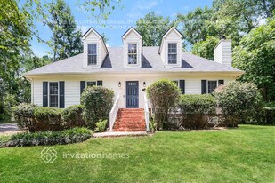 500 Clear Lake Ln in Suwanee, GA - Building Photo