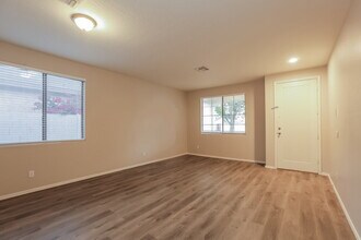 2427 E Glass Ln in Phoenix, AZ - Foto de edificio - Building Photo