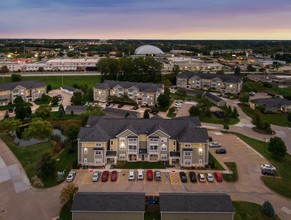 Alexis at Perry Pointe in Davenport, IA - Foto de edificio - Building Photo