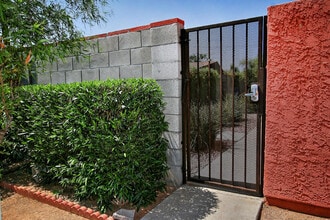 18034 N 41st St, Unit 2 in Phoenix, AZ - Building Photo - Building Photo