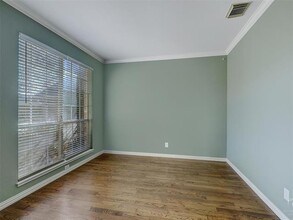 18711 Gibbons Dr in Dallas, TX - Building Photo - Building Photo