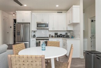 1560-62 Lorraine Dr in Encinitas, CA - Building Photo - Building Photo