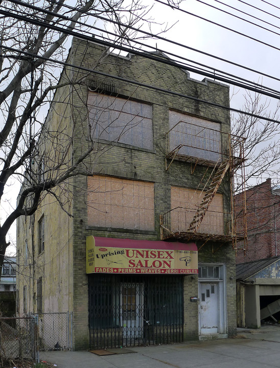 956 E 233rd St in Bronx, NY - Building Photo