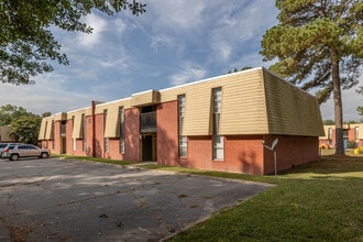 Sunset Village in Pine Bluff, AR - Building Photo - Building Photo