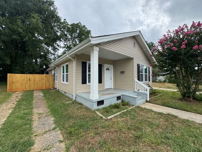 210 E 5th Ave in Gastonia, NC - Building Photo - Building Photo