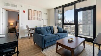 513 S Damen Ave, Unit 702 in Chicago, IL - Building Photo