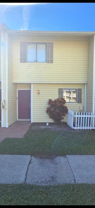 22640 Watersedge Blvd in Land O Lakes, FL - Building Photo