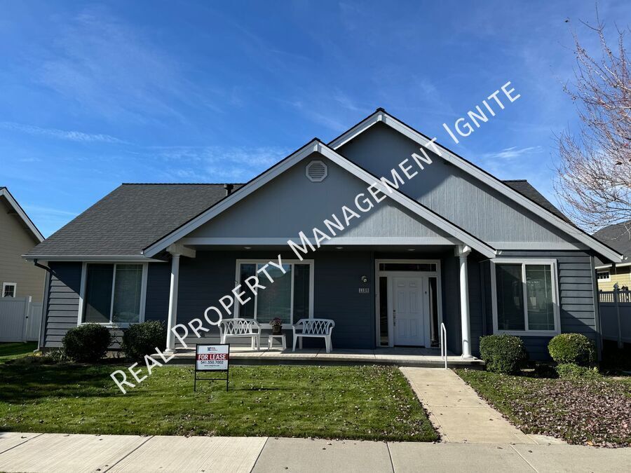 1109 NE Hudspeth Ln in Prineville, OR - Building Photo