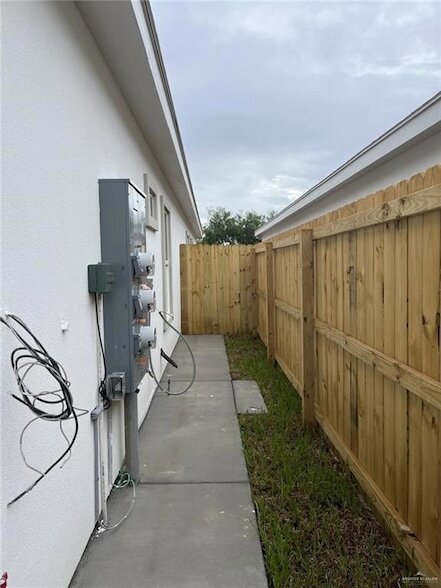 1309 Shavano Dr, Unit 1 in Edinburg, TX - Building Photo - Building Photo