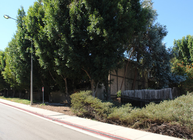 Thorne Terrace Apartments in La Mesa, CA - Foto de edificio - Building Photo