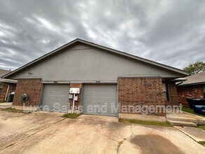 202 Barrett Pl in Edmond, OK - Building Photo - Building Photo