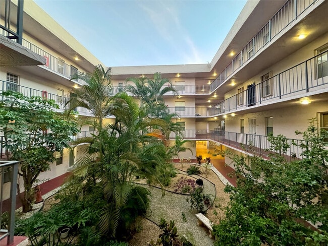 property at 2821 Somerset Dr