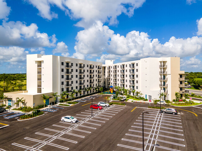 Fair Oaks in Homestead, FL - Building Photo - Building Photo